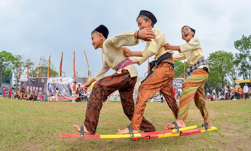 Ilustrasi olahraga tradisional yang menggambarkan aktivitas fisik yang merangsang perkembangan otak dan keterampilan sosial